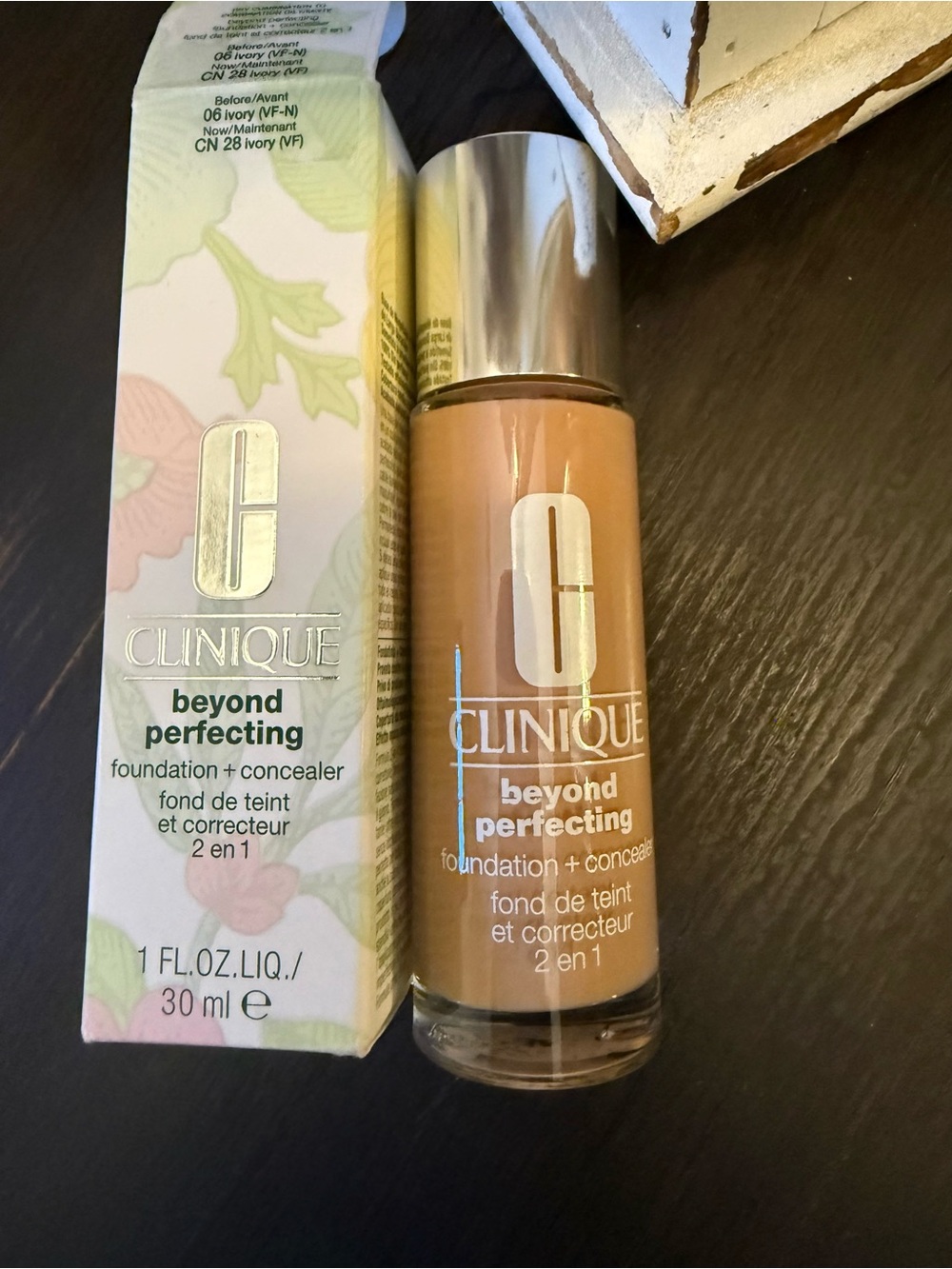 Clinique Beyond Perfecting Foundation + Concealer - 06 Ivory (VF-N)